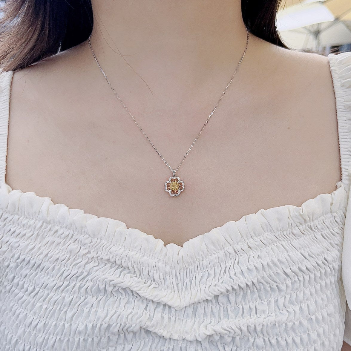 Yellow Diamond Round Diamond Four Leaf Pendant