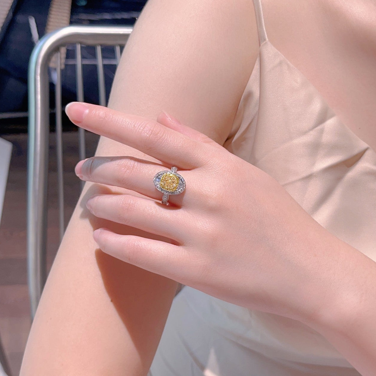 14K Yellow Diamond Pillow Shaped Round T Three-Dimensional Ring