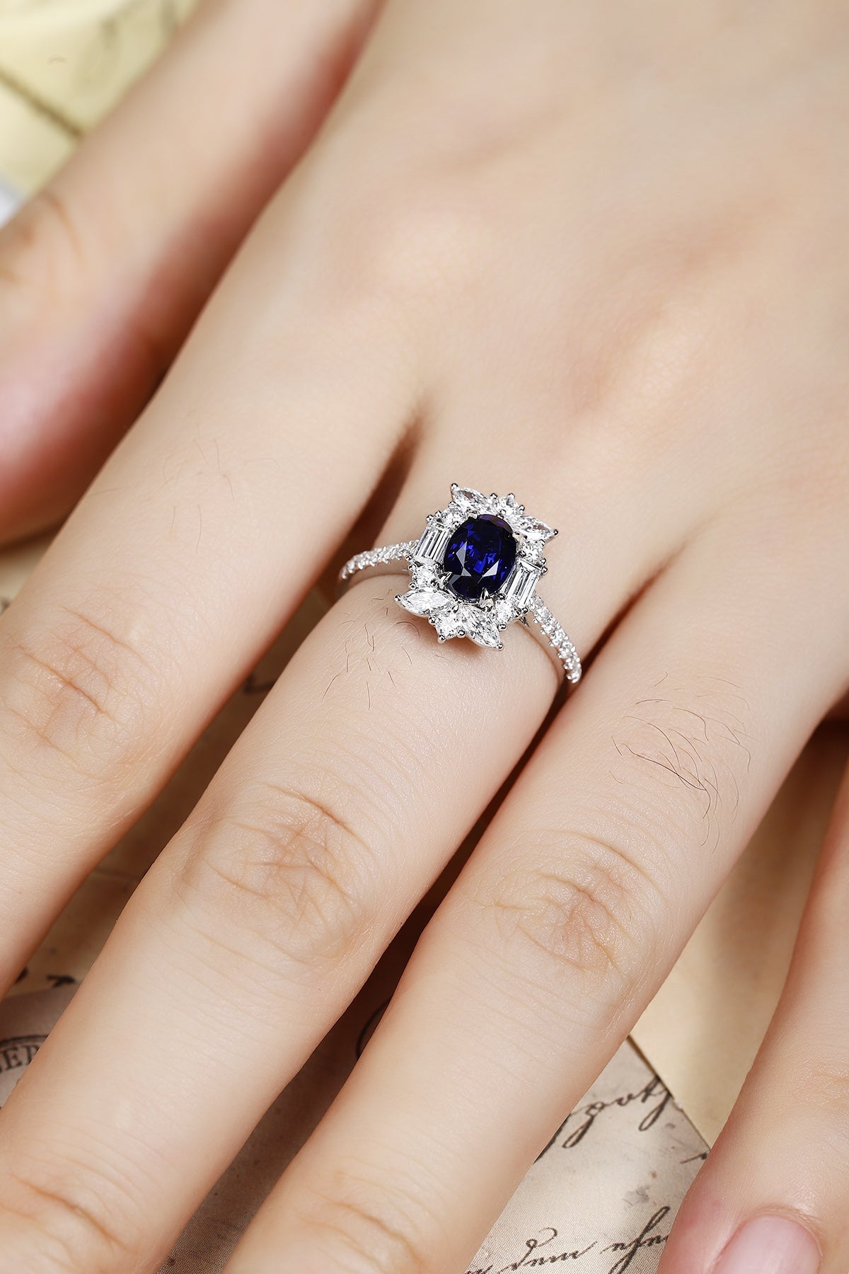 PT950 Platinum 0.73ct Oval Lab Grown Blue Treasure Ring RRUR182061