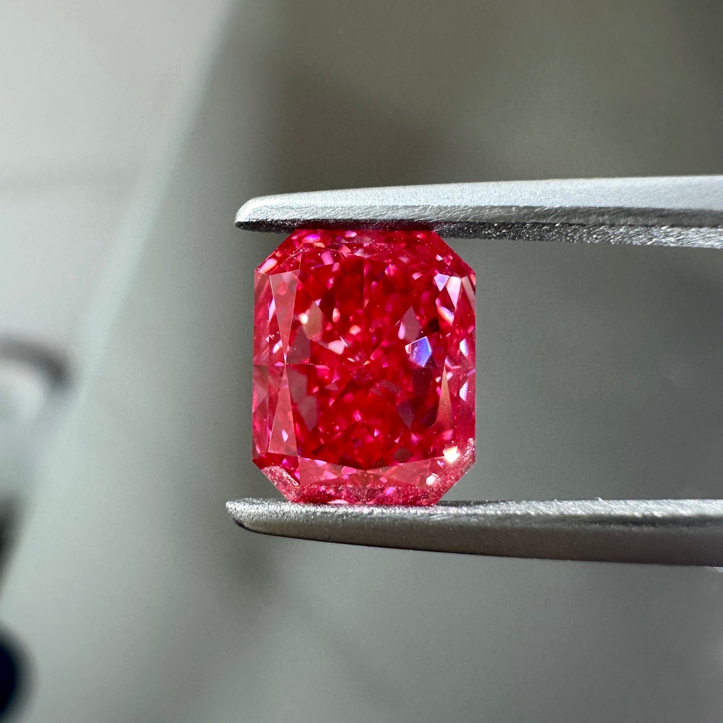HPHT Lab Grown Red Color Diamonds Radiant Cut 0.5ct~5.0ct VVS/VS With Certificate