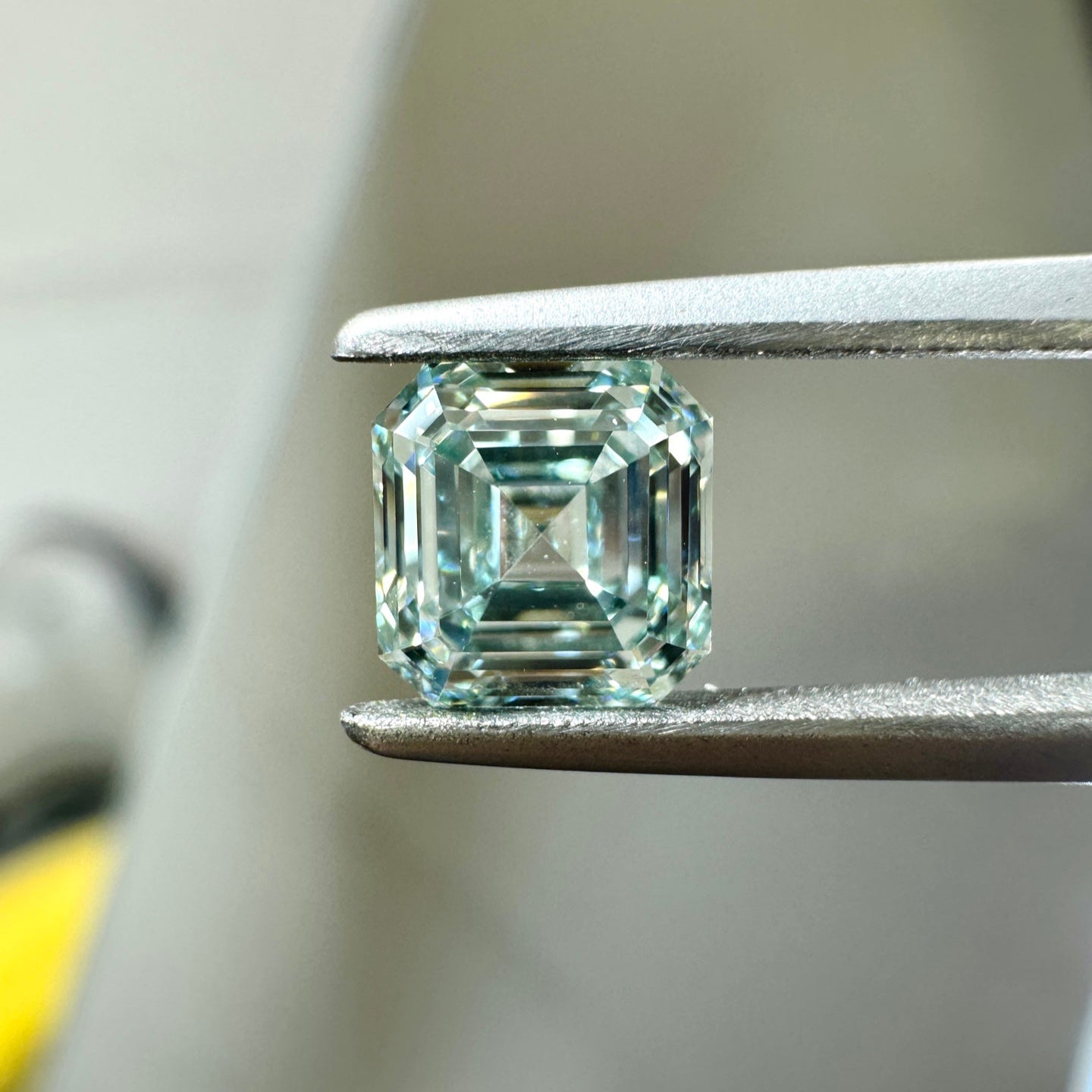HPHT Lab Grown Green Color Diamonds ASSCHER Cut 0.5ct~5.0ct VVS/VS With IGI Certificate
