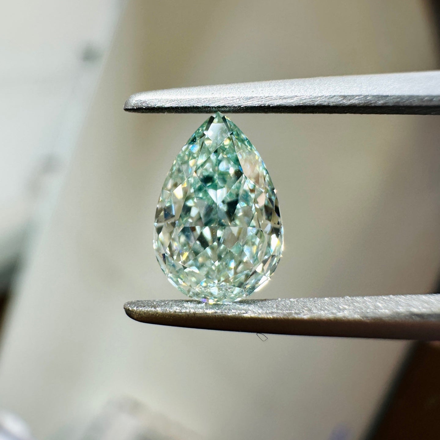 HPHT Lab Grown Green Color Diamonds Briolette Shape 0.5ct~5.0ct VVS/VS With IGI Certificate