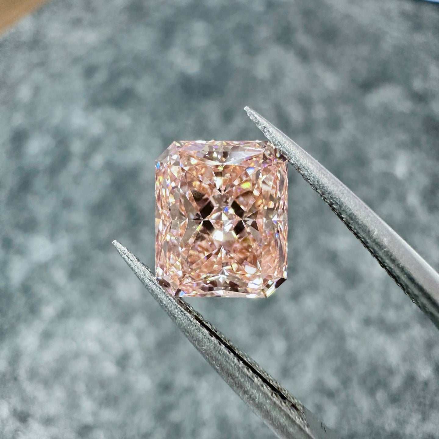 CVD Lab Grown Pink Color Diamonds Radiant Cut 0.5ct~5.0ct VVS/VS With IGI Certificate