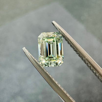 HPHT Lab Grown Green Color Diamonds Emerald Cut 0.5ct~5.0ct VVS/VS With IGI Certificate