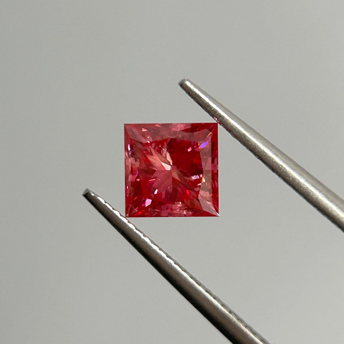 HPHT Lab Grown Red Color Diamonds Princess Cut 0.5ct~5.0ct