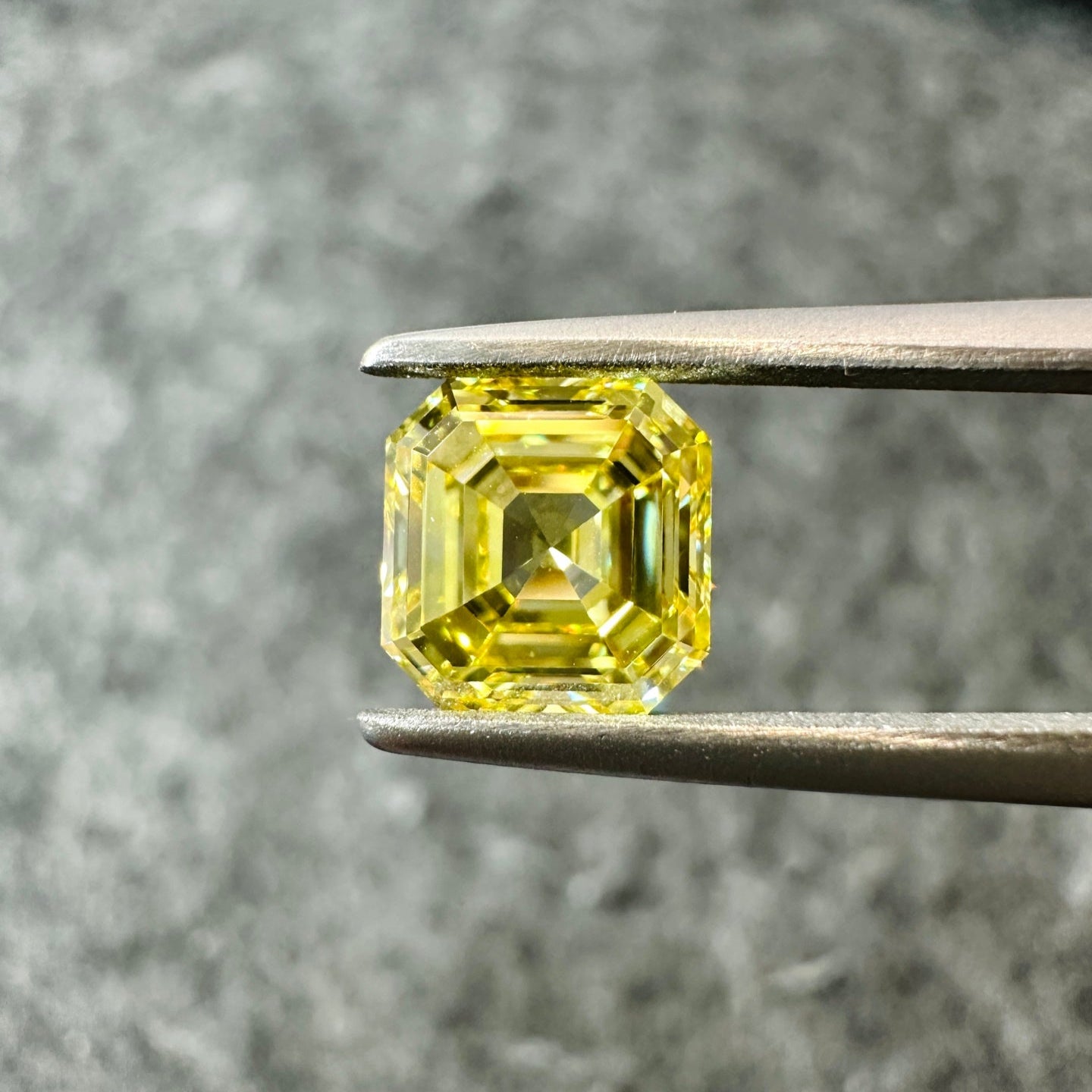 HPHT Lab Grown Yellow Color Diamonds Radiant Cut 0.5ct~5.0ct VVS/VS With IGI Certificate
