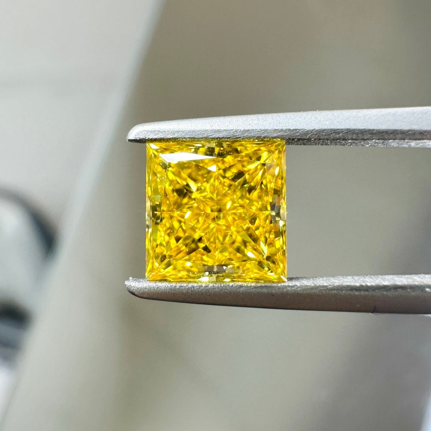 HPHT Lab Grown Yellow Color Diamonds Princess Cut 0.5ct~5.0ct VVS/VS With IGI Certificate