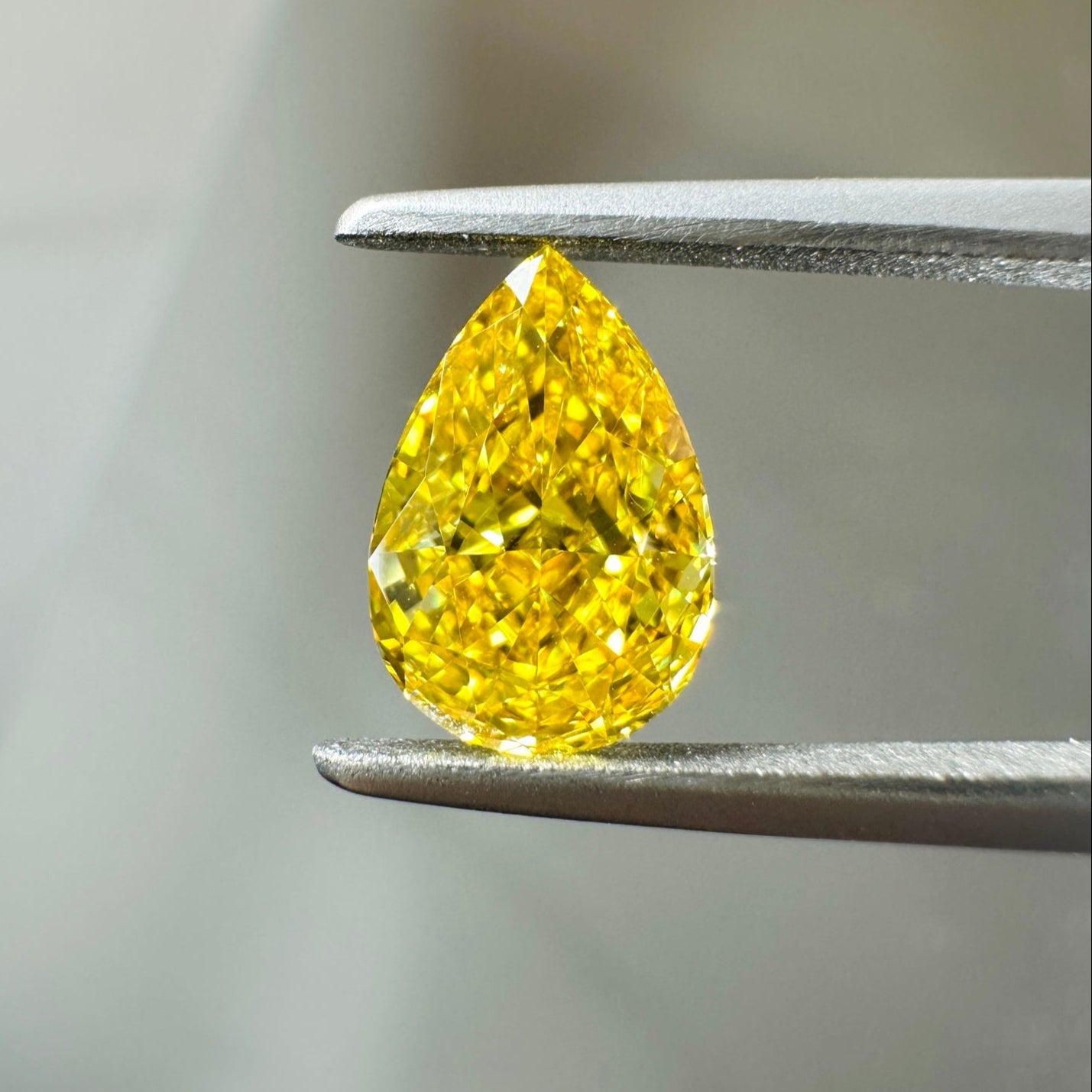 HPHT Lab Grown Yellow Color Diamonds Briolette Shape 0.5ct~5.0ct VVS/VS With IGI Certificate