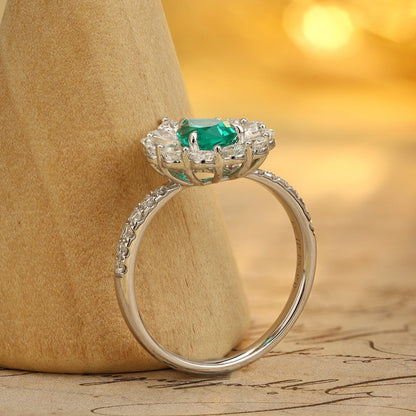 PT950 0.63ct Pear Shape Lab Grown Emerald Pear Shape Ring