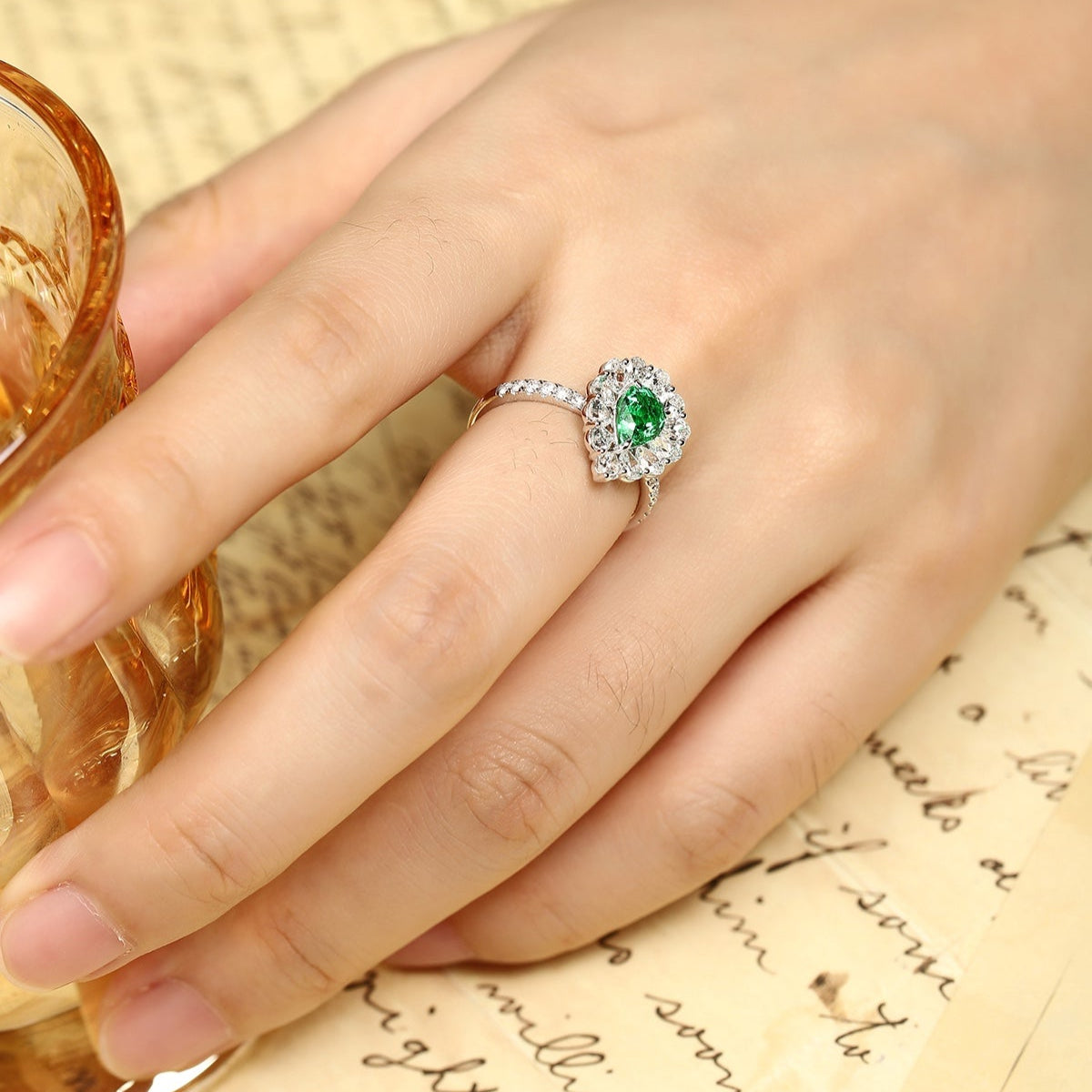 PT950 0.63ct Pear Shape Lab Grown Emerald Pear Shape Ring