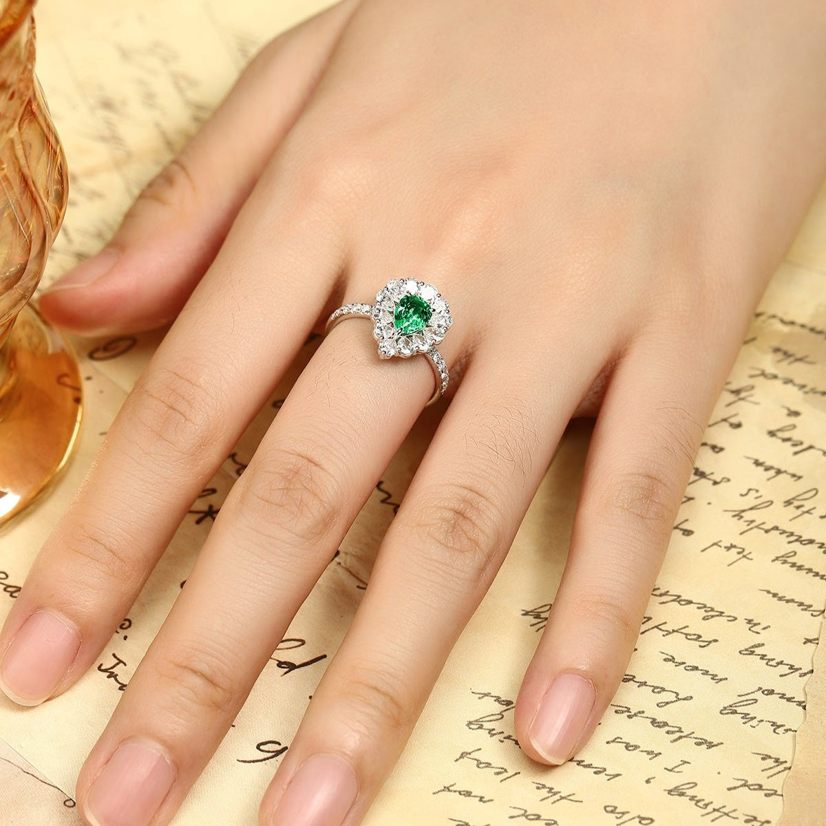 PT950 0.63ct Pear Shape Lab Grown Emerald Pear Shape Ring