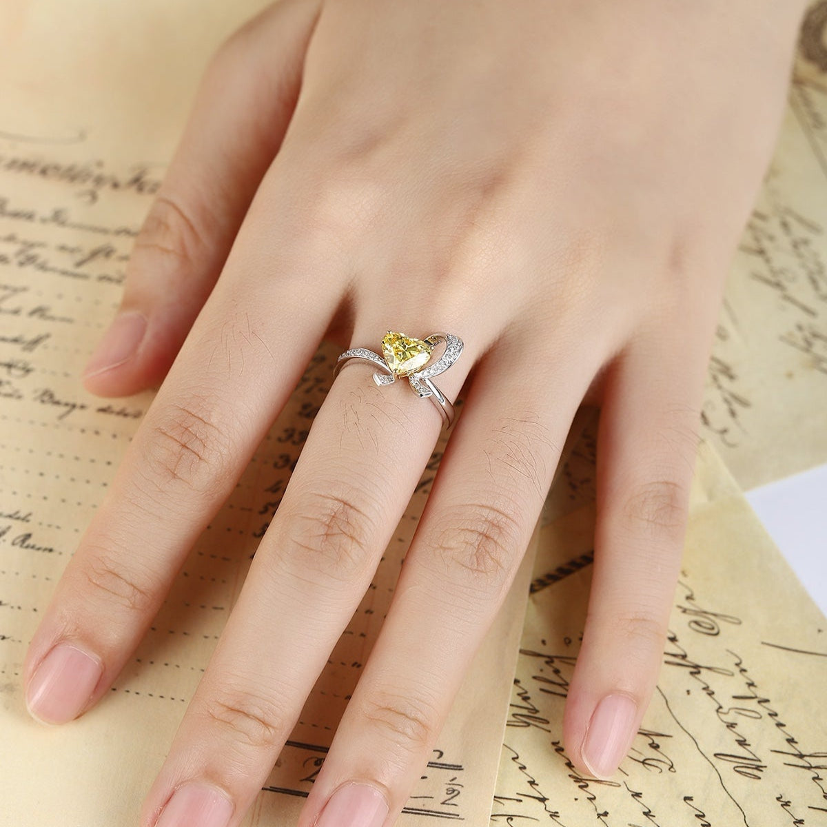PT950 1.14ct Heart-Shaped Lab Grown Yellow Color Diamonds Ring
