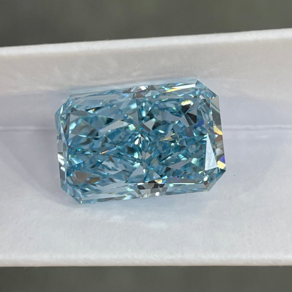 HPHT Lab Grown Blue Color Diamonds Radiant Cut VVS With IGI Certificate