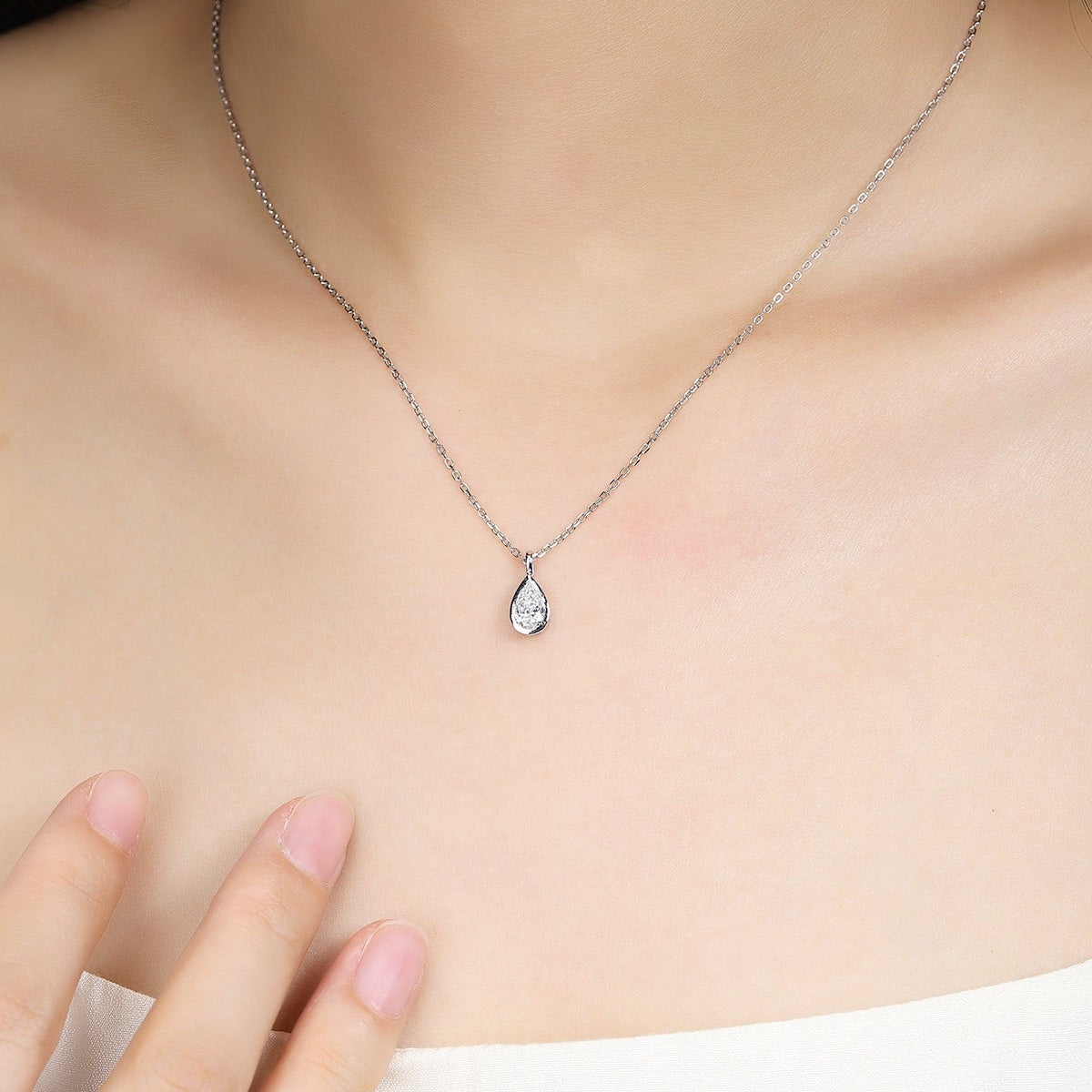 PT950 0.53ct Pear Shape Lab Grown Diamond Pendant (without chain)