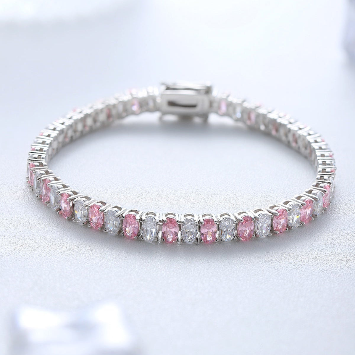 S925 Silver Powder White Sparkling Diamond Zircon Oval Shaped Bracelet W