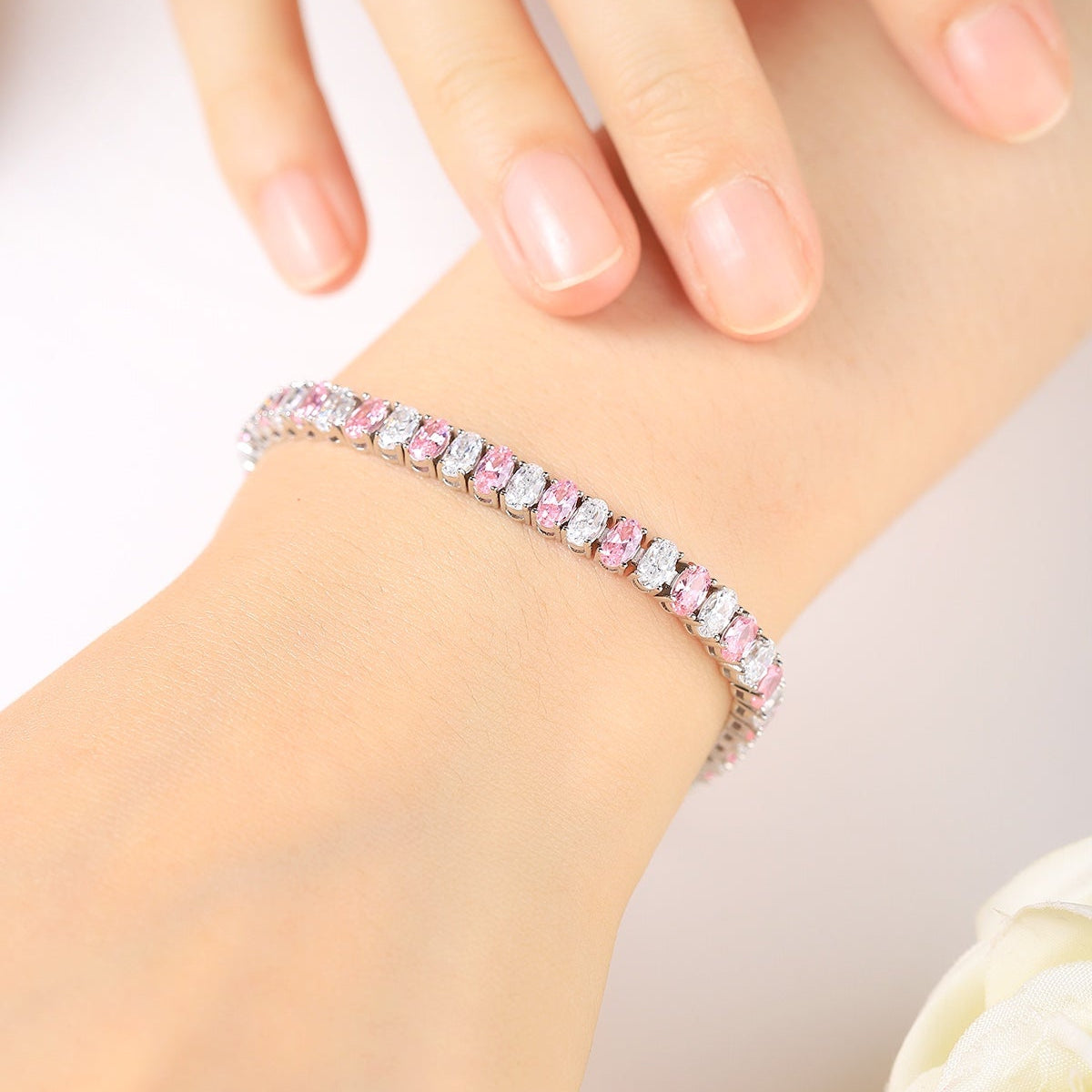 S925 Silver Powder White Sparkling Diamond Zircon Oval Shaped Bracelet W