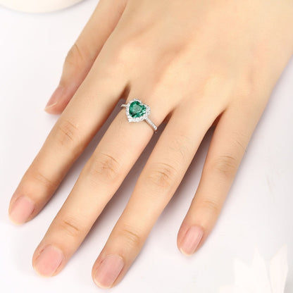 PT950 1.26ct Heart-shaped Lab Grown Emerald Ring