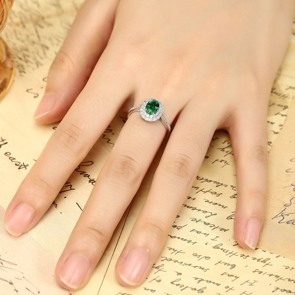 PT950 0.83ct Oval Shape Lab Grown Emerald Ring