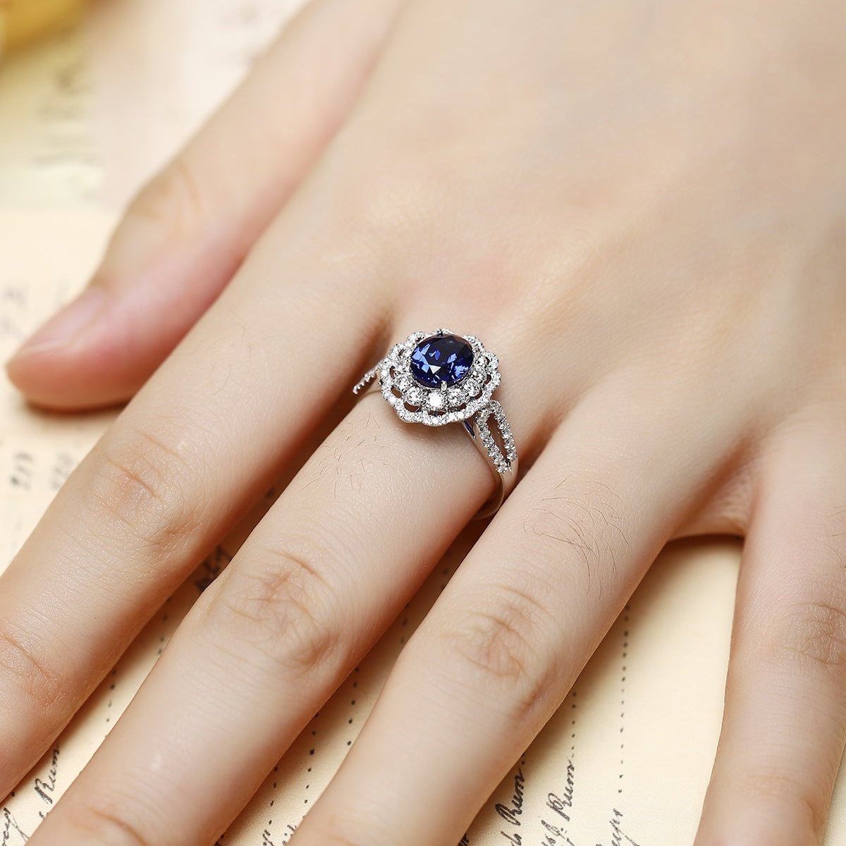 PT950 1.61ct Oval Shape Lab Grown Blue Treasure Ring