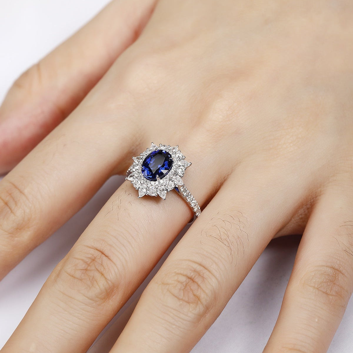PT950 1.77ct Oval Shape Lab Grown Blue Treasure Ring