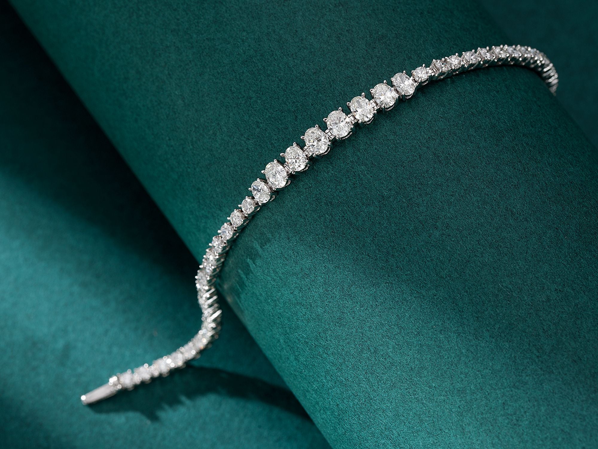14K Lab Grown Diamond Round Strap Oval Bracelet