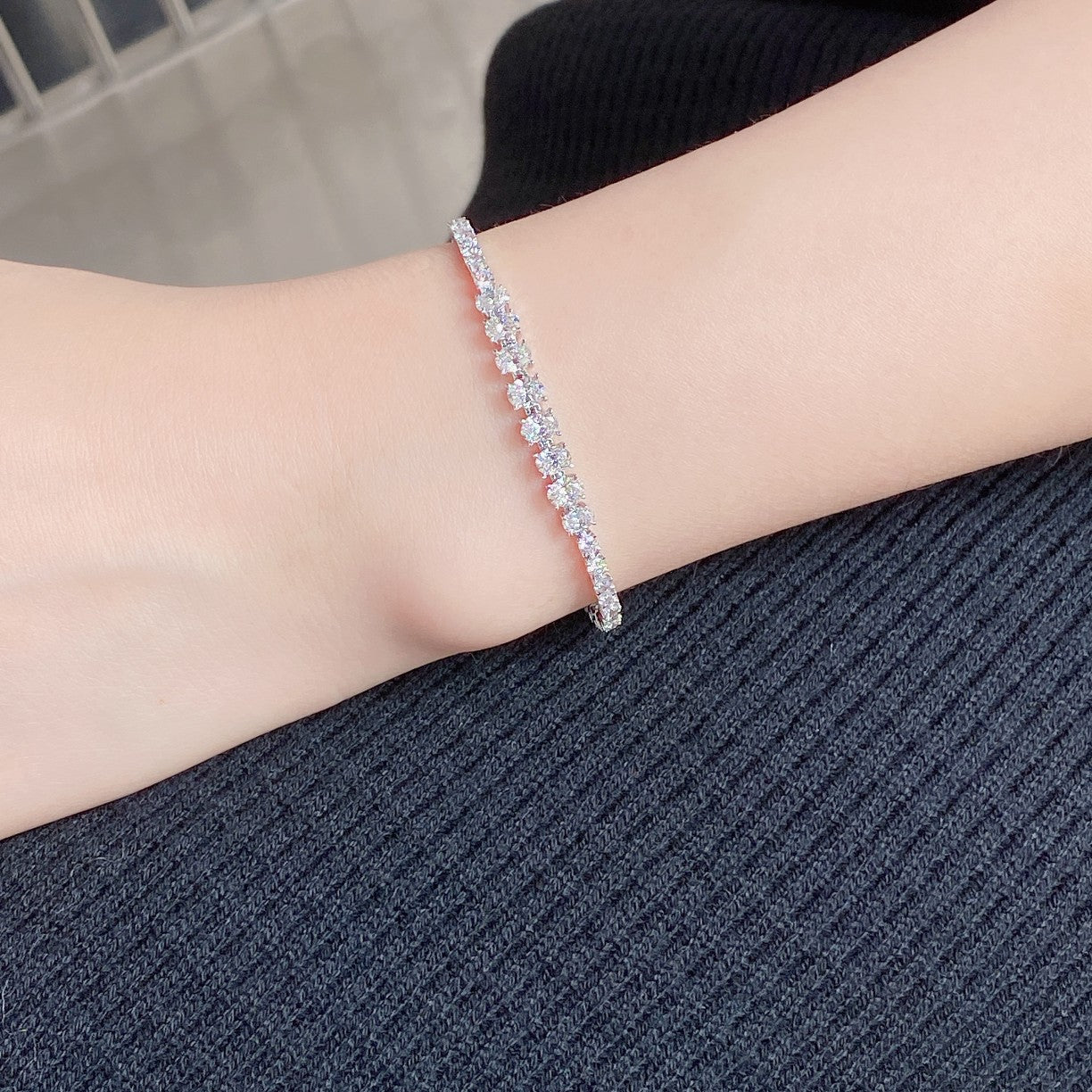 14K Lab Grown Diamond Round Strap Oval Bracelet