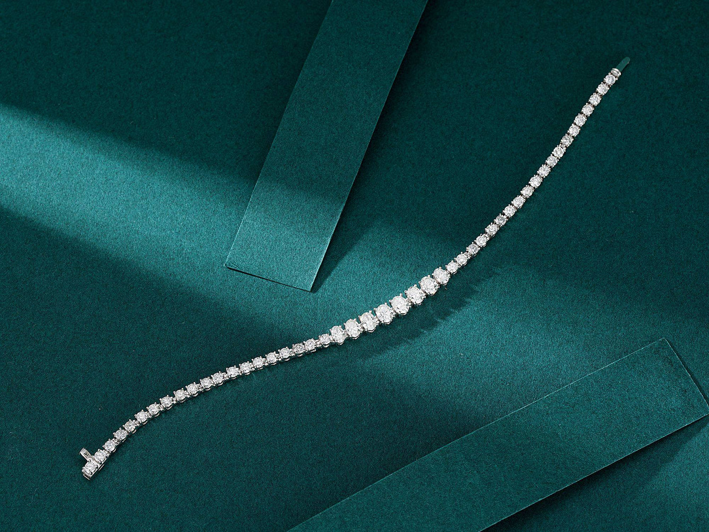 14K Lab Grown Diamond Round Strap Oval Bracelet