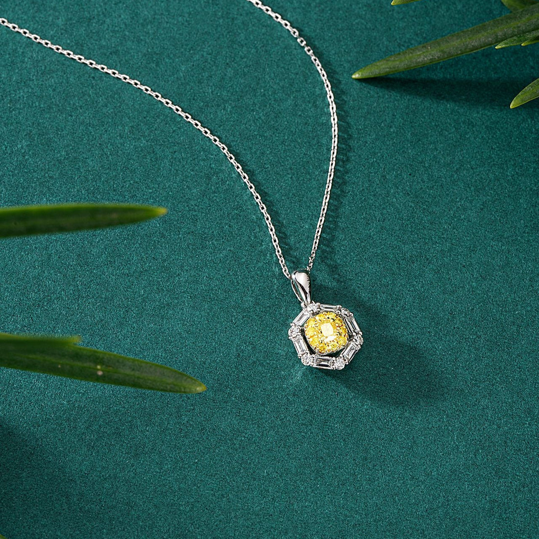 14K Yellow Diamond Hexagonal T-shaped Melon Seed Buckle Pendant