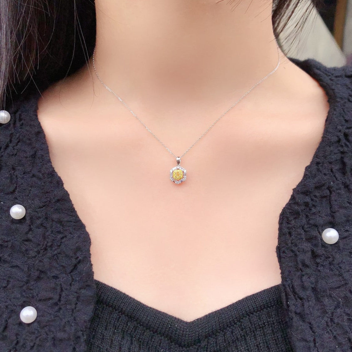 14K Yellow Diamond Hexagonal T-shaped Melon Seed Buckle Pendant