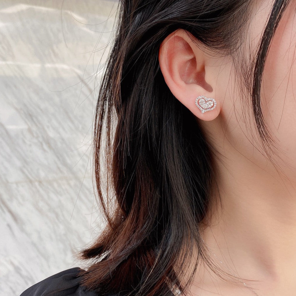 14K Round T-shaped Earrings