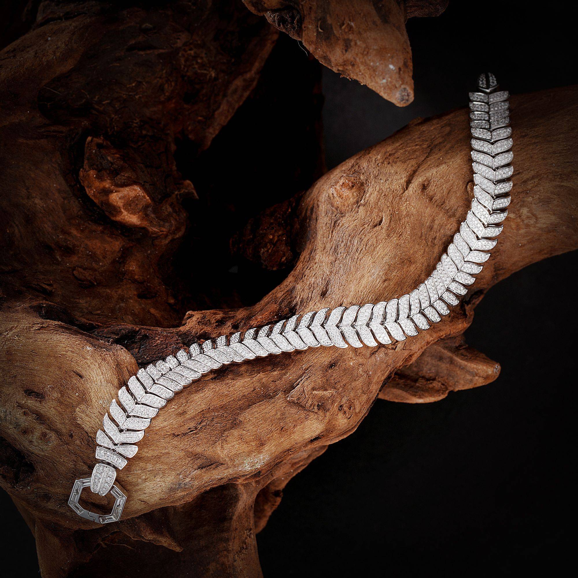 14K Lab Grown Diamond T-Button Leaf Bracelet