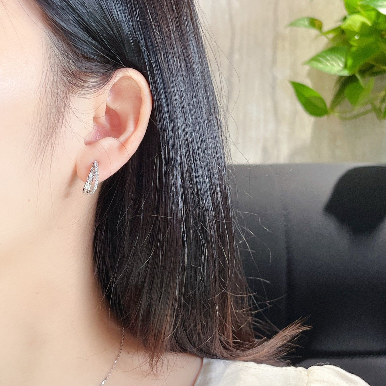 14K Round T-shaped Earrings