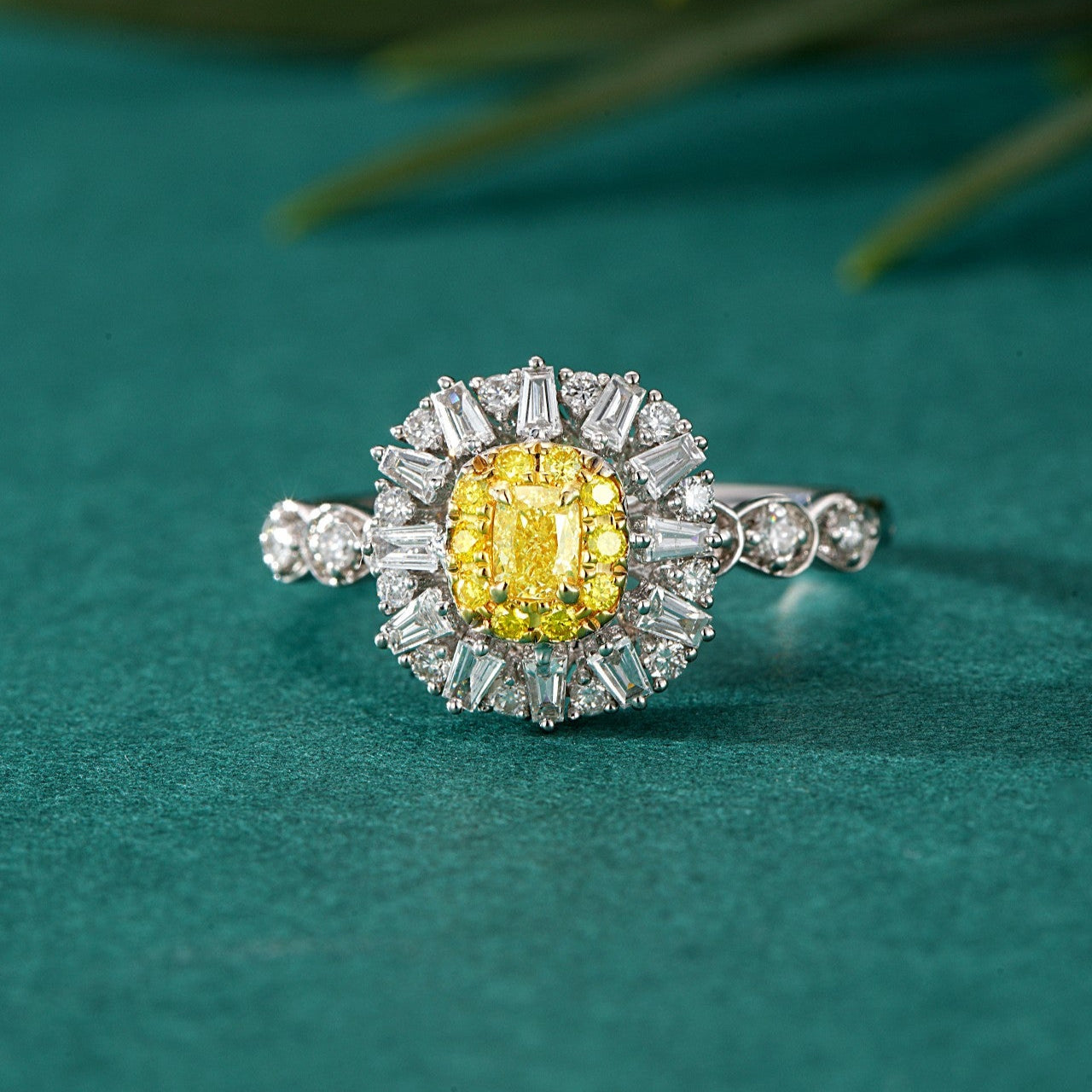 14K Yellow Diamond Round Diamond Ring Arm Circumference T Pillow Shaped Ring