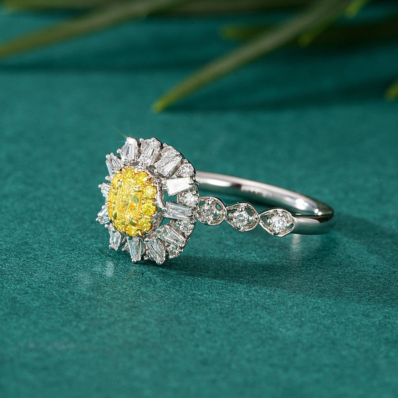 14K Yellow Diamond Round Diamond Ring Arm Circumference T Pillow Shaped Ring