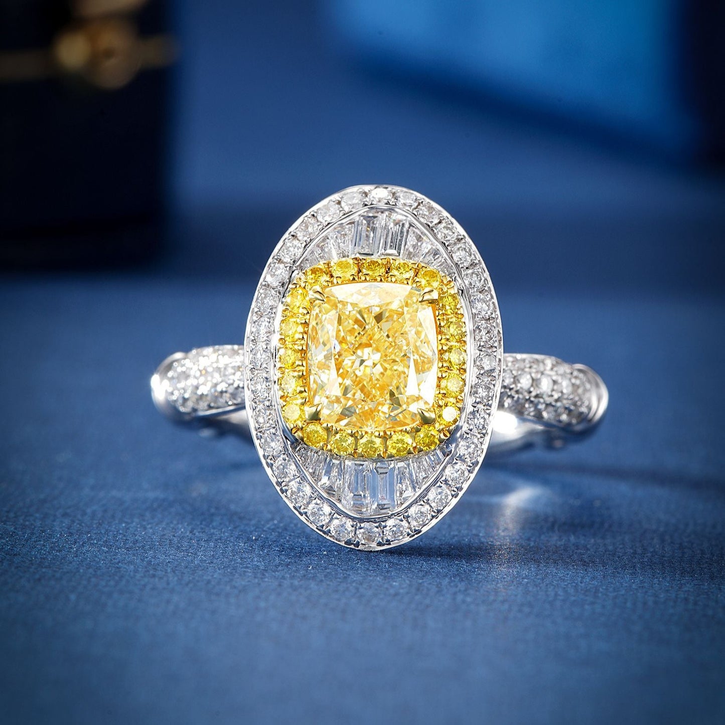 14K Yellow Diamond Pillow Shaped Round T Three-Dimensional Ring