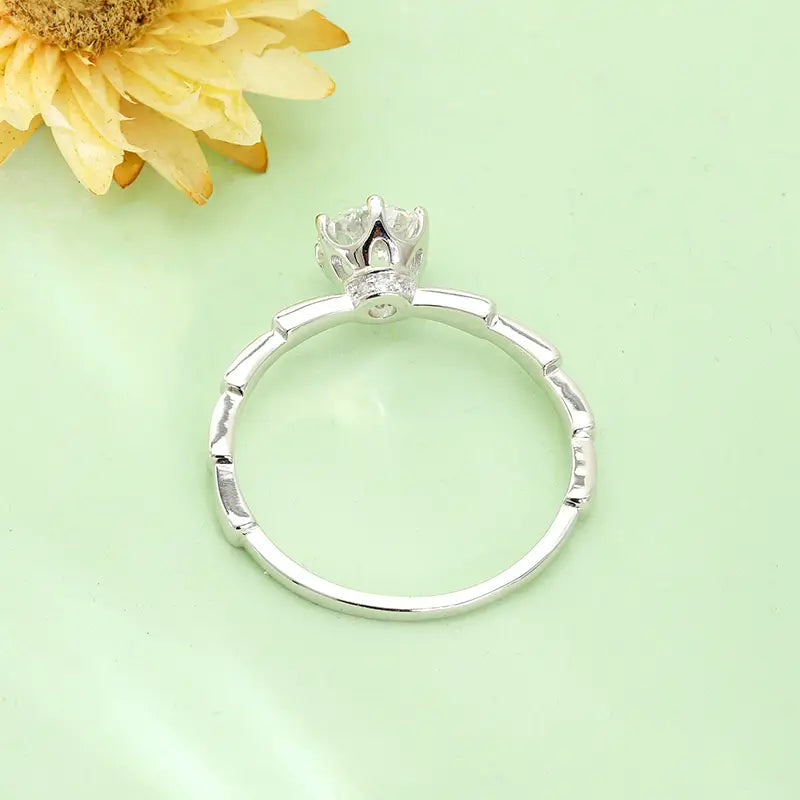 S925 Silver Light Luxury Snake-shaped 1ct Lab Grown Diamond Six-prong Ring