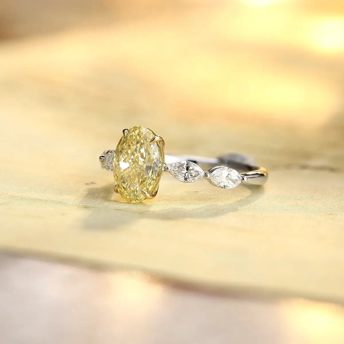 PT950+18K 1.24ct Oval Shape Lab Grown Yellow Diamond Ring