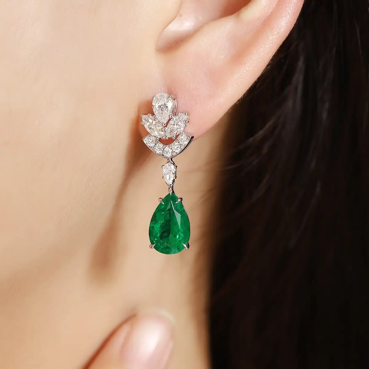 PT950 Cultured Diamond Cultured Emerald 5ct Pear Shape Stud Earrings