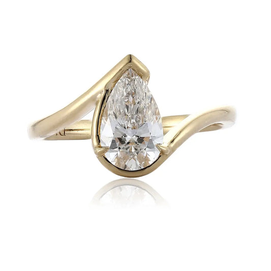 18K Lab Grown Diamond 1ct Pear Shape Ring