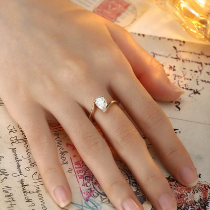 18K Lab Grown Diamond 1ct Pear Shape Ring
