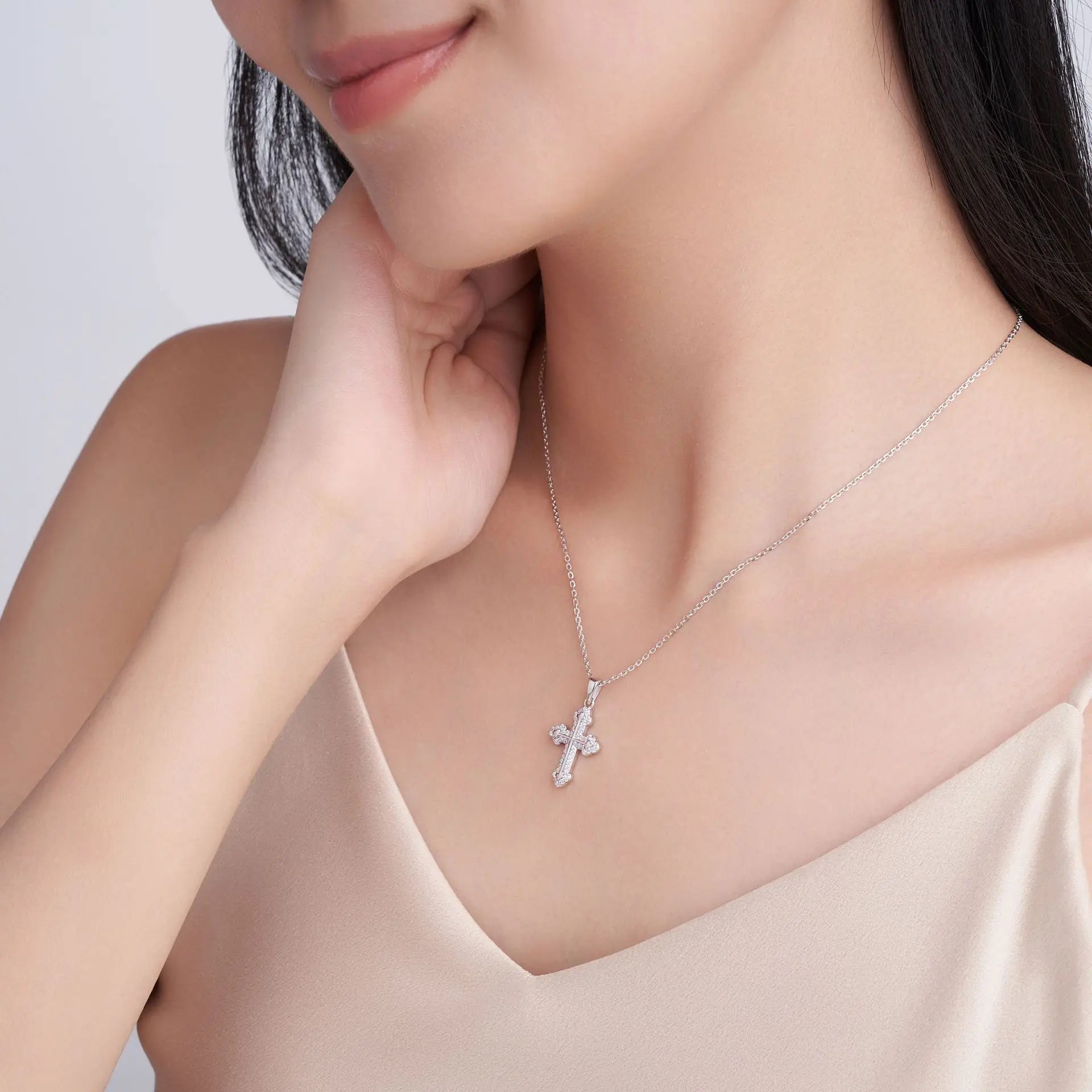 S925 Silver-plated 18K White Gold Moissanite Cross Pendant 0.31 ct