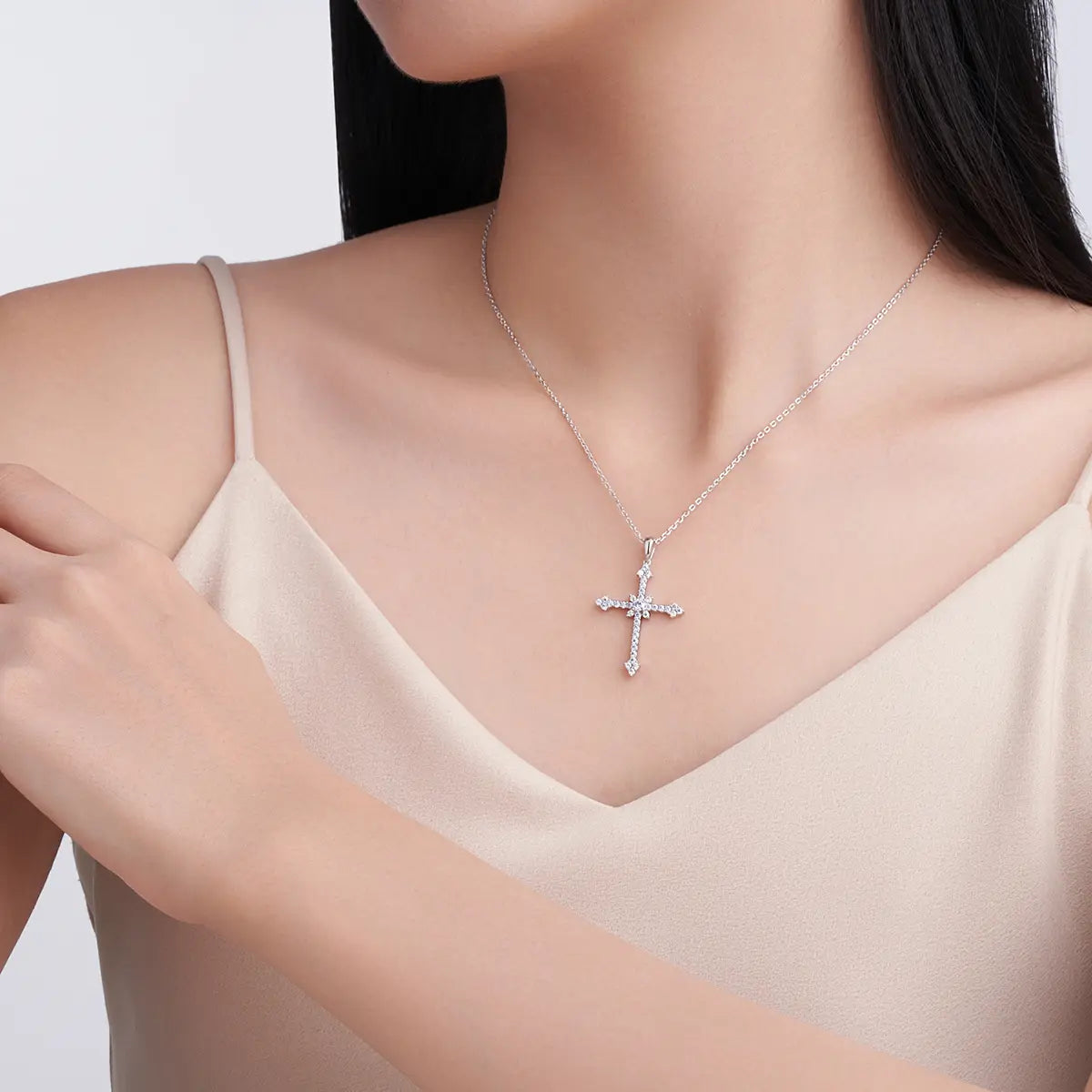 S925 Silver plated with 18K gold Moissanite cross necklace 0.6 ct