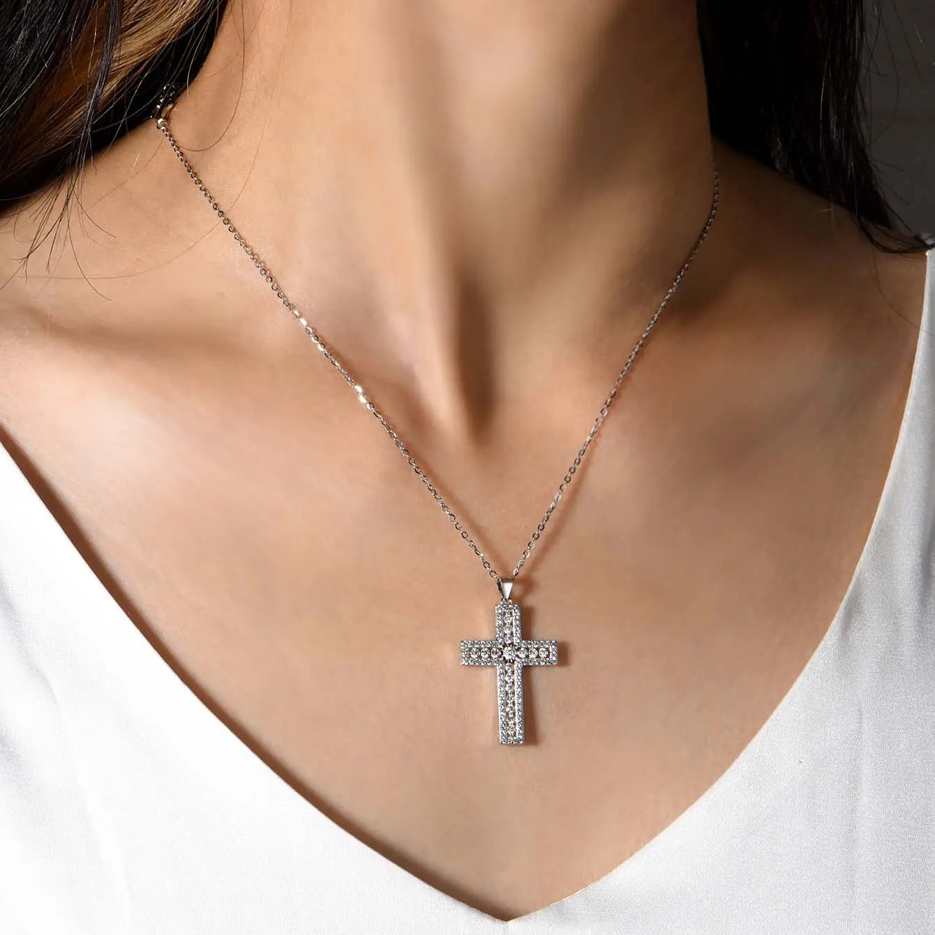 S925 Silver Plated With 18K White Gold Moissanite Cross Pendant 0.38ct
