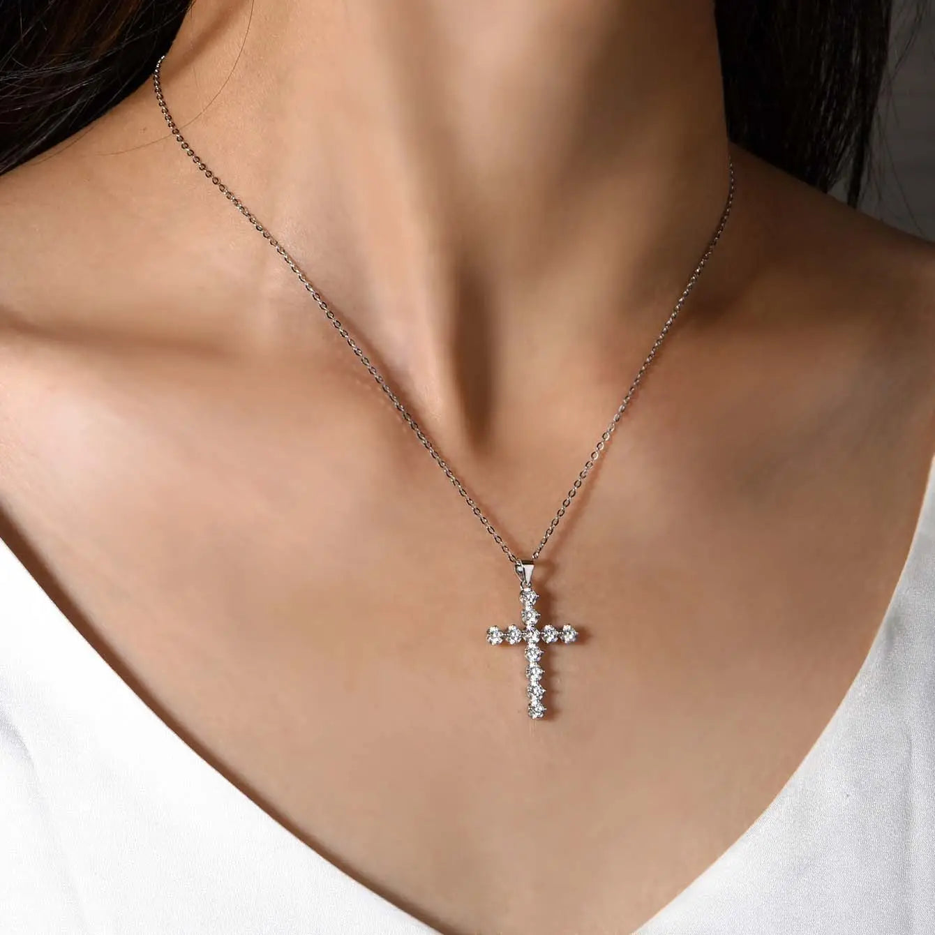 S925 Silver Plated With 18K White Gold Moissanite Cross Pendant 0.66ct