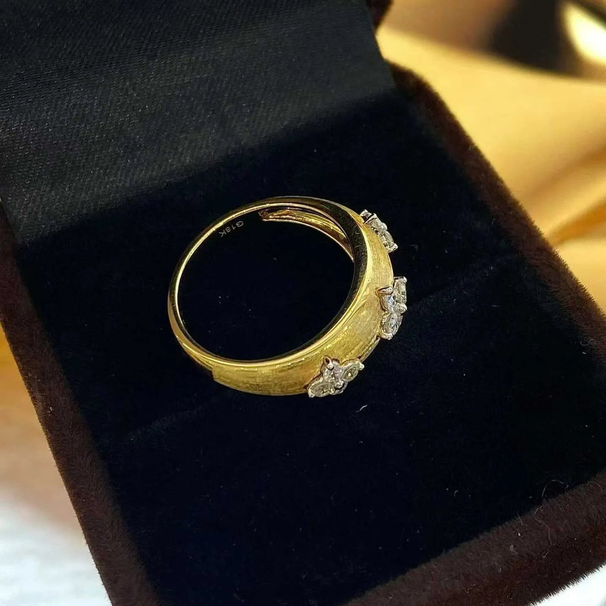 18K Solid Gold Brushed‑Finish Four‑Leaf‑Clover Lab‑Grown Diamond Ring