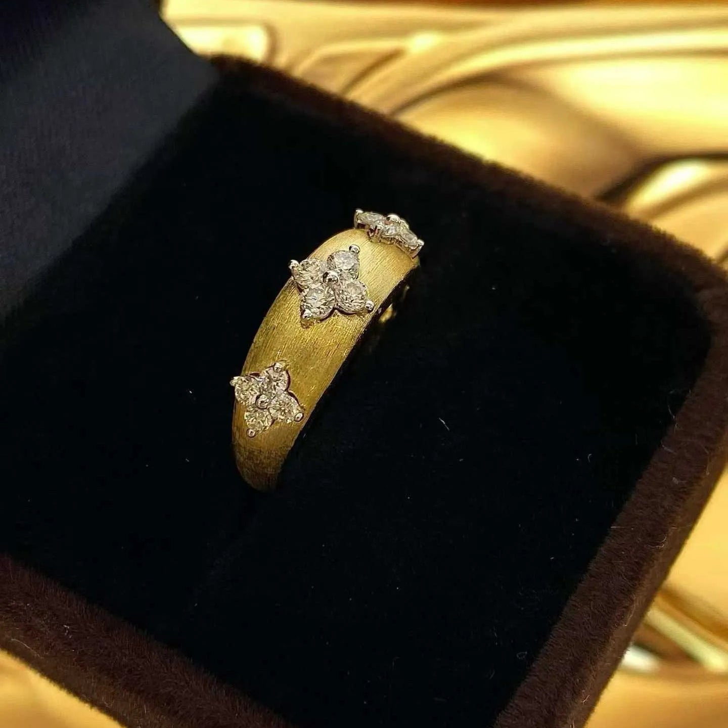 18K Solid Gold Brushed‑Finish Four‑Leaf‑Clover Lab‑Grown Diamond Ring